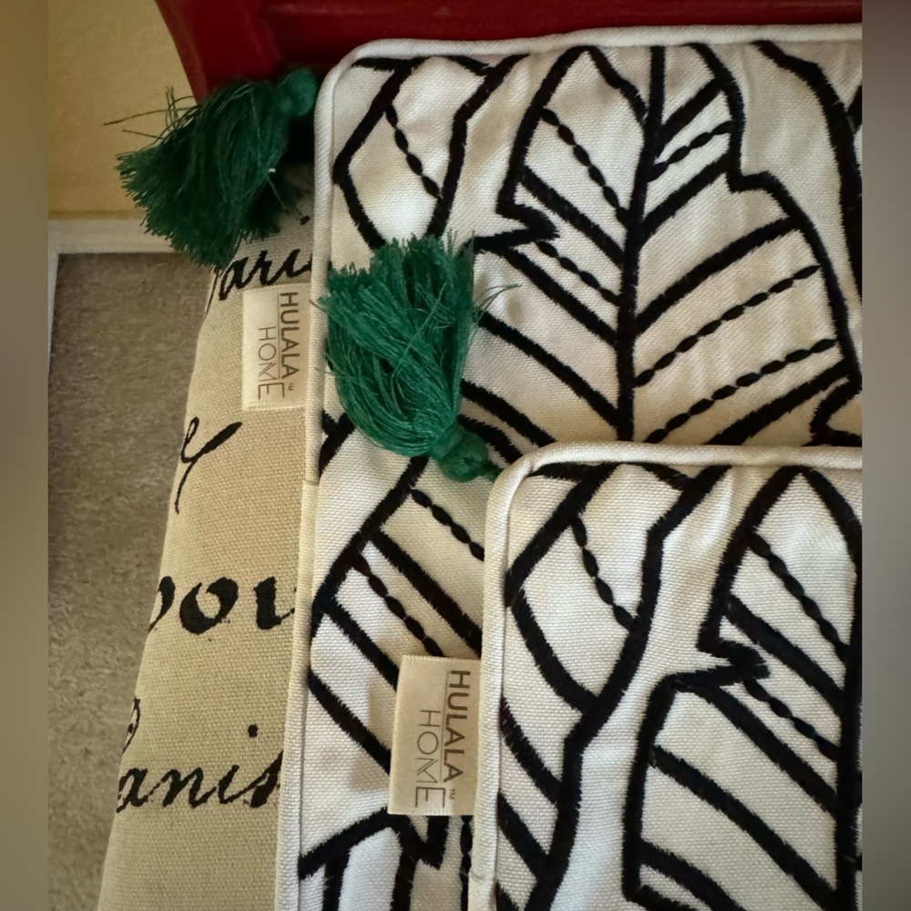 Hulala Home Zippered Black & White Embroidered Leaf Pillowcases Covers New - Picture 3 of 4